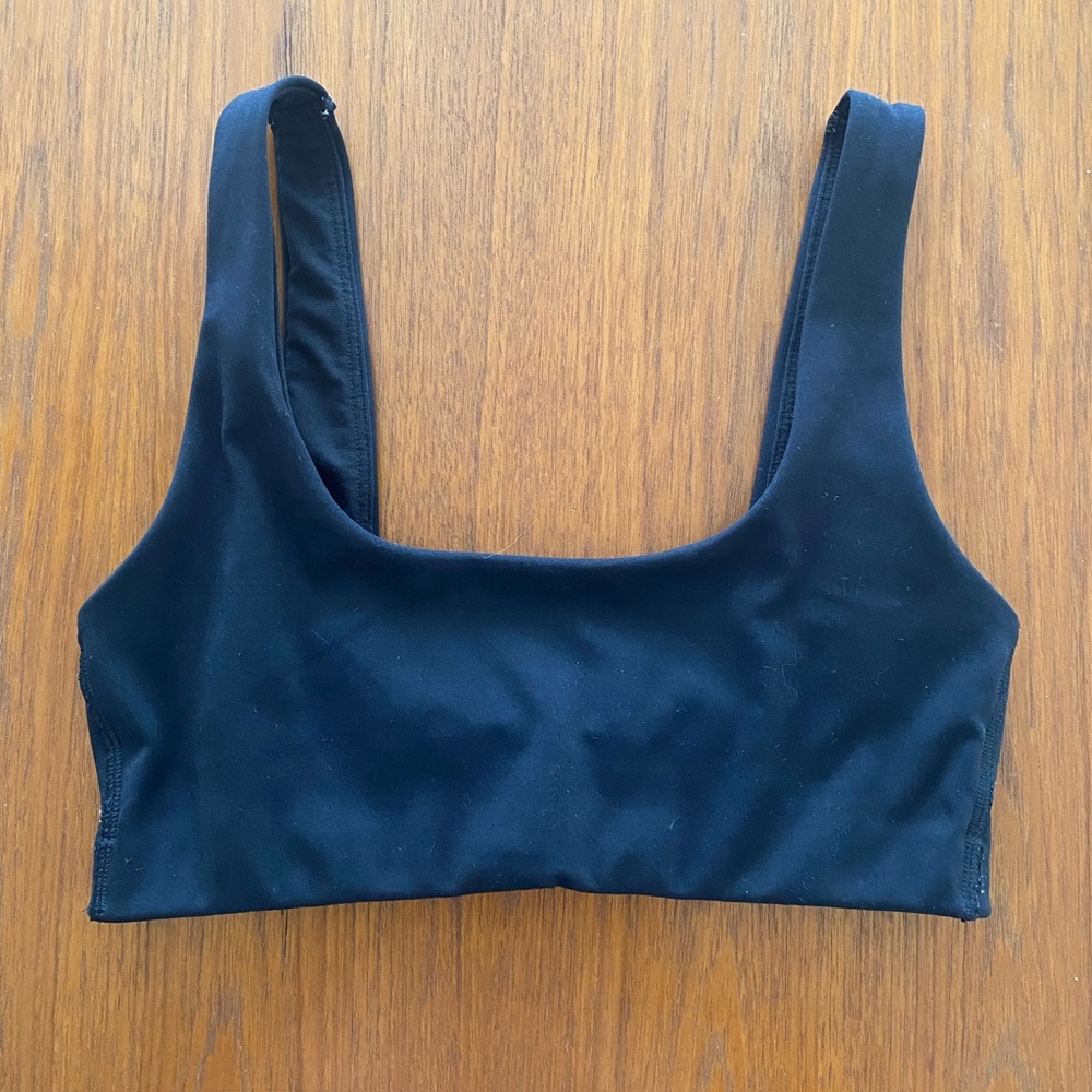 GapFit Scoop Neck Sports Bra ( Black)